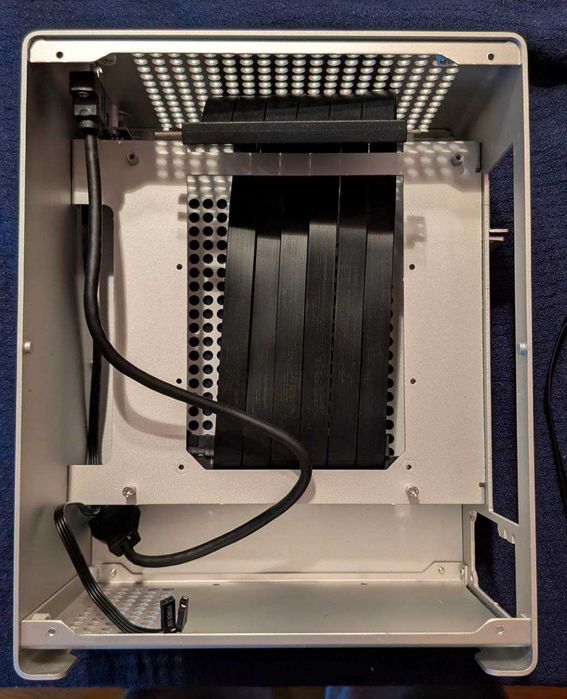 Ултракомпактна компютърна кутия SFF 5л, като Apple. Mini ITX Flex 1U