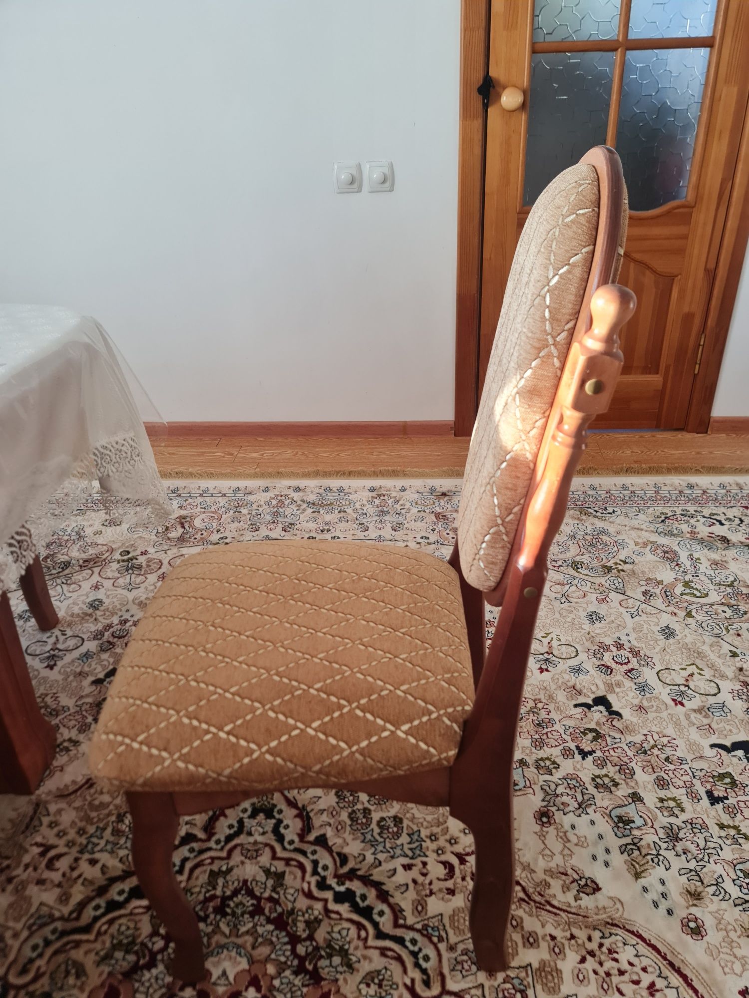 Продам стол со стульями в отличн  состоян.ТОРГ.УМ