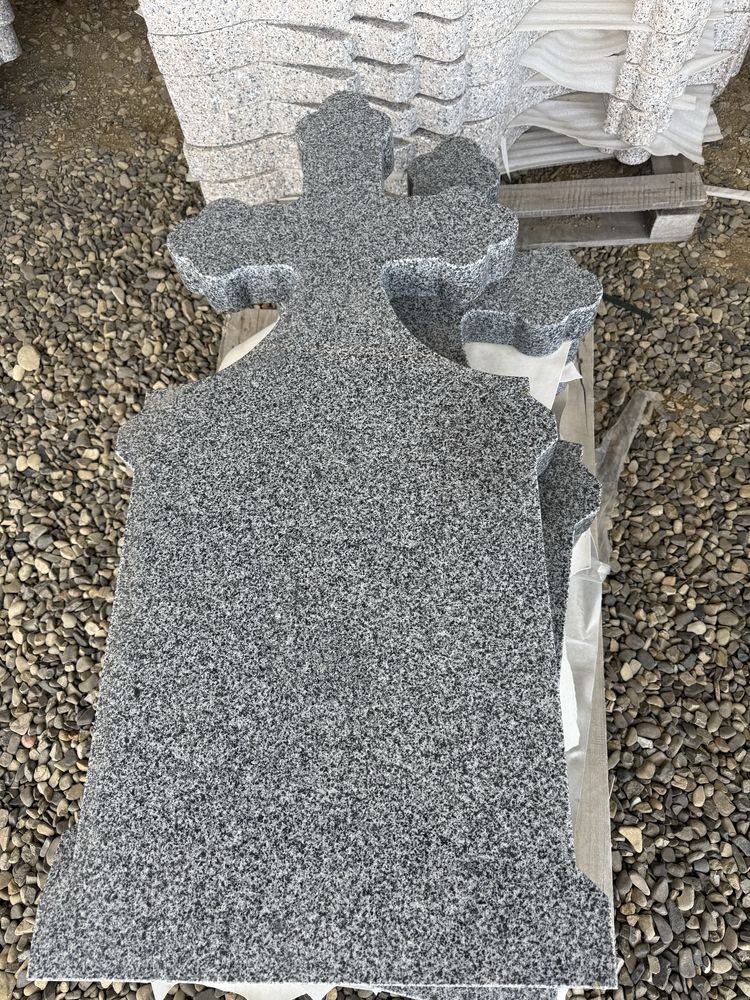 Monumente din granit