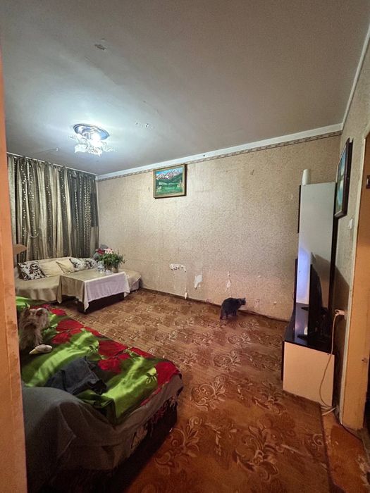 Продаю Чиланзар 19 2х комнатную на 3 этаже не торец