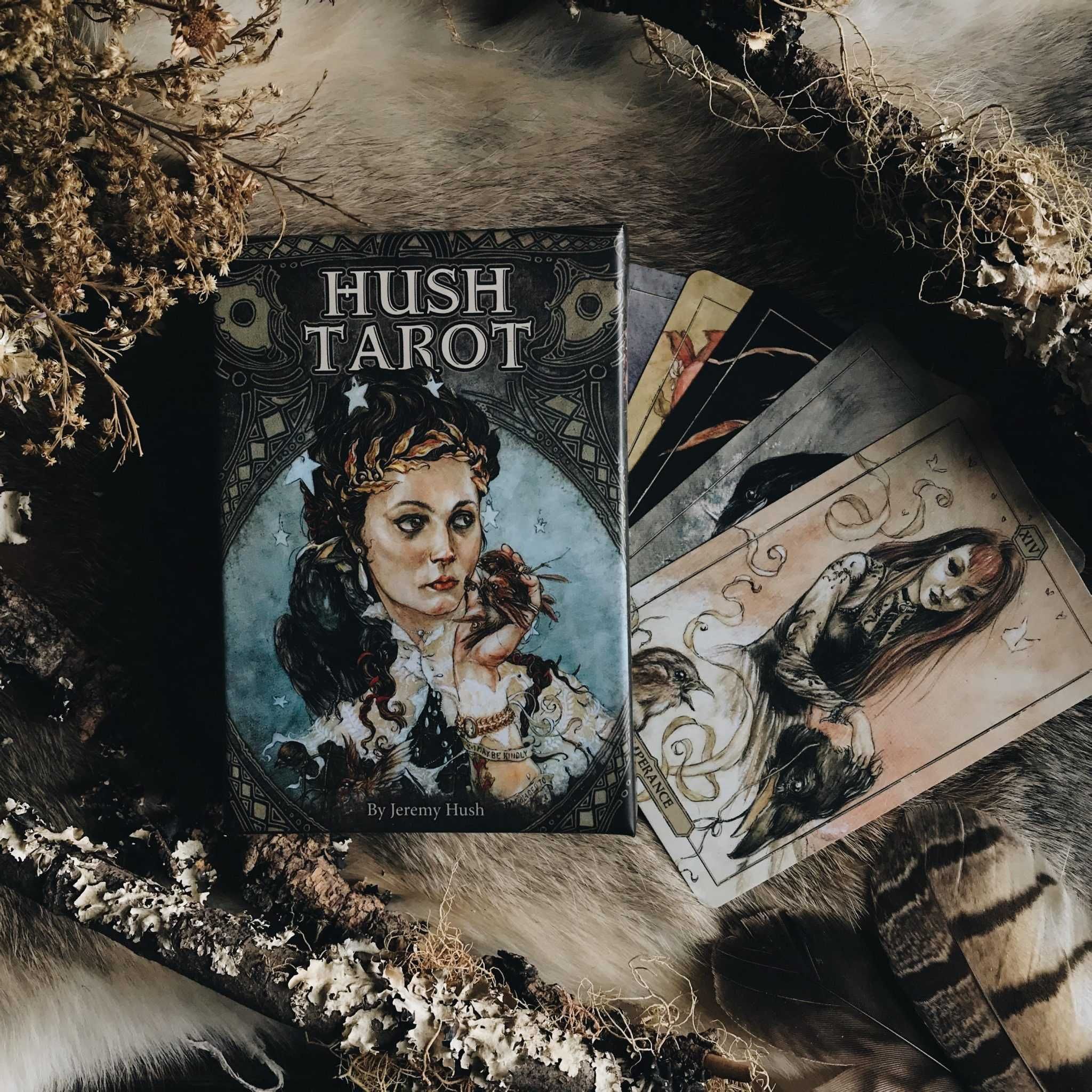 Hush Tarot и Runic Tarot