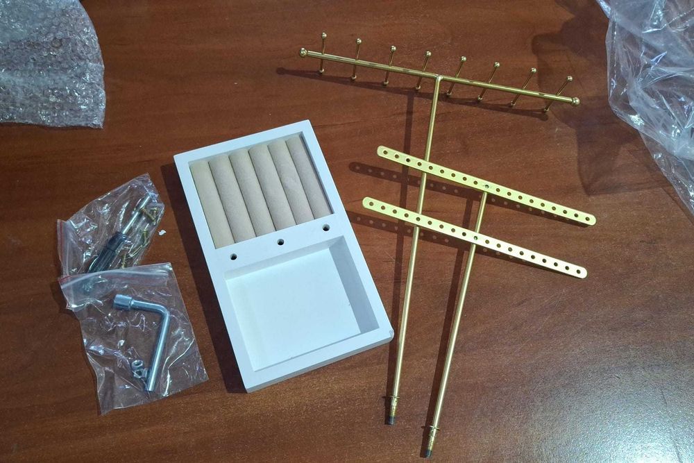 Suport organizator bijuterii, 30.5 cm, alb si roz