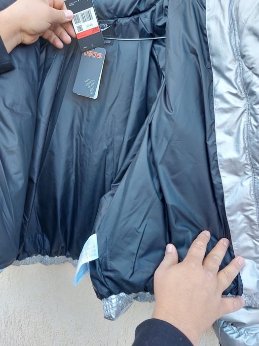 Geacă NIKE , model deosebit noua