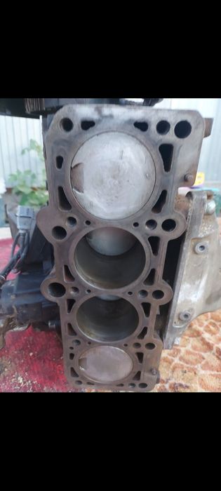 Блок с поршнями на пассат б5