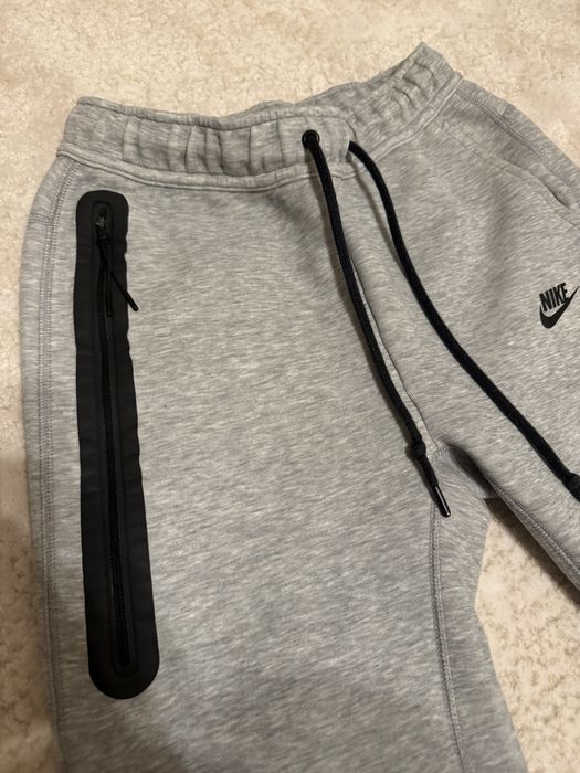 Pantaloni Nike tech
