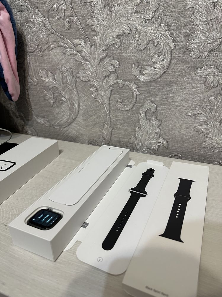 Продам apple watch 4