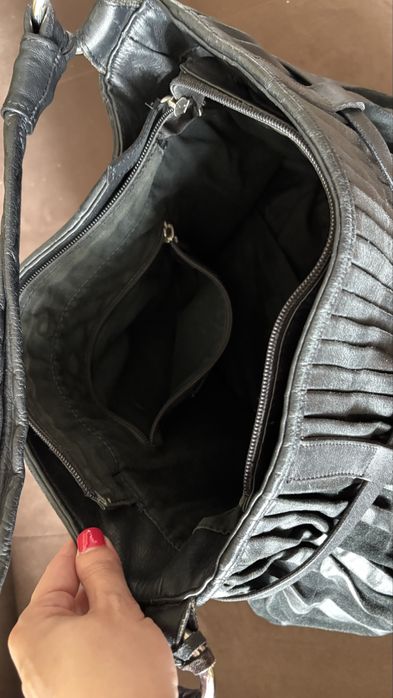 Дамска черна чанта от естествена кожа