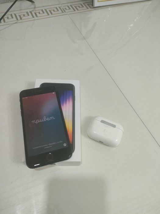 Продам айфон се 2022