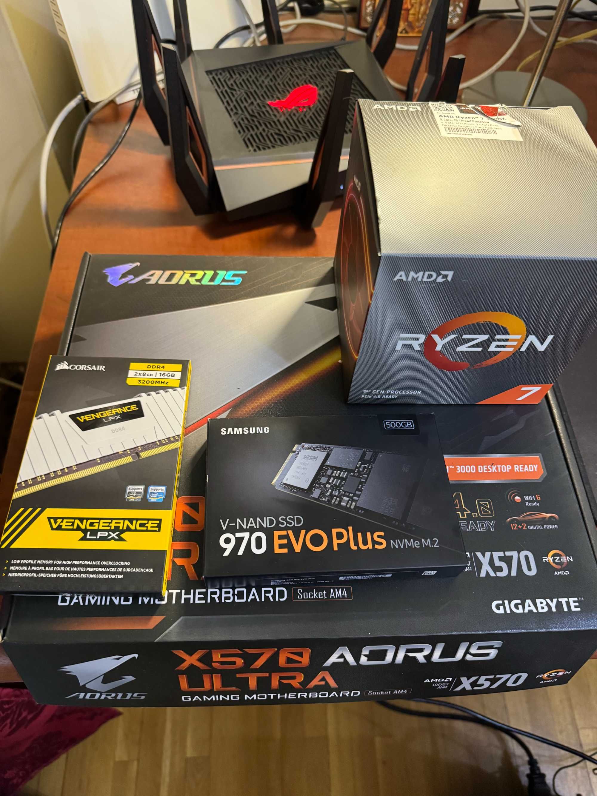 AMD Ryzen 7 3700x + Gigabyte Aorus Ultra X570 + 16Gb Ram + SSD 500 GB