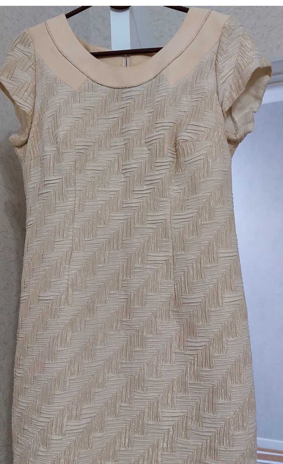 Продам платья б/у 48 и 52 размера