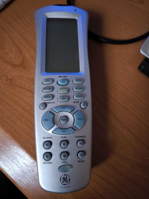 telecomanda universala cu touchscreen neutilizata