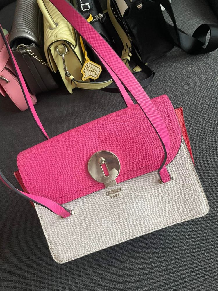 Оригинална чанта Guess