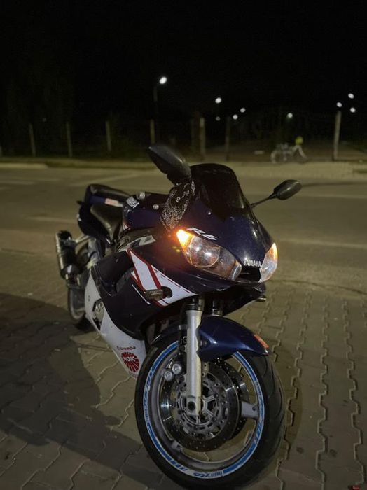 Vand yamaha r6 2001 SCHIMB CU CROSS PREFERABIL 2t