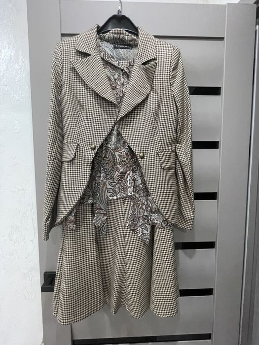 Костюм с юбкой и кофтой