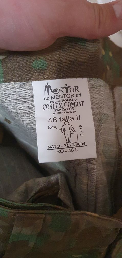 Pantaloni camuflaj