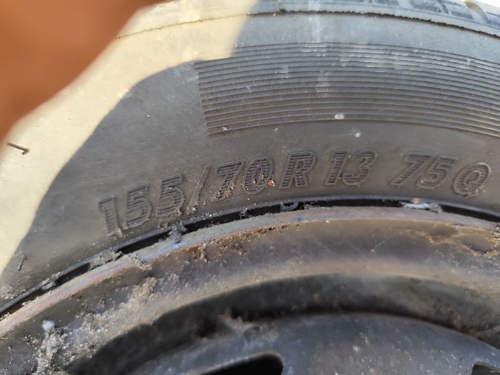 Две зимни гуми 155/70R13