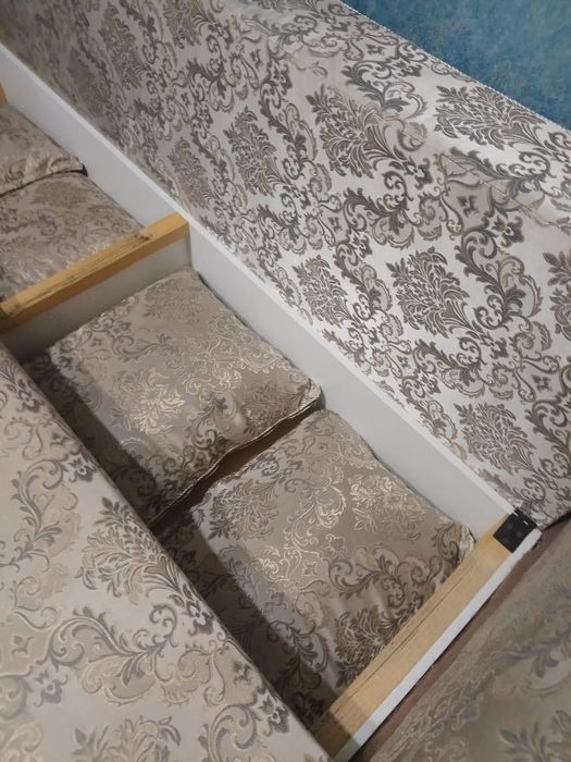 Продаётся диван.