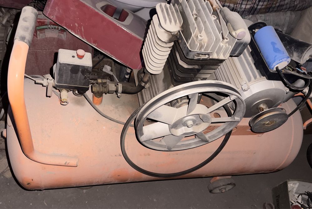 Компрессор  100 л. 220 в.