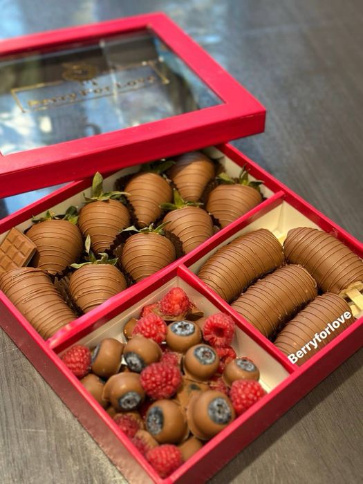 Клубника в шоколаде подарок