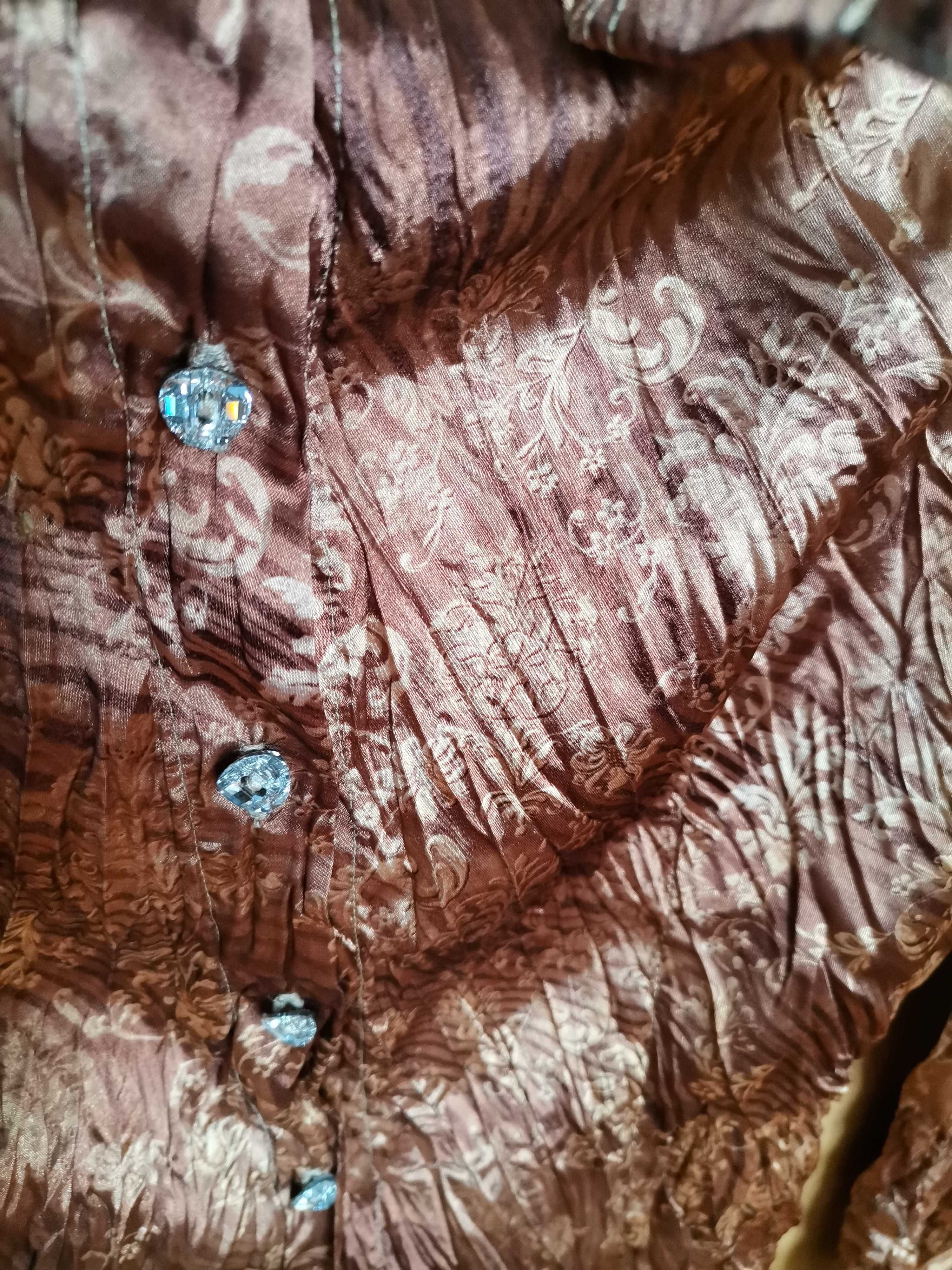Дамска риза с блестящи копчета