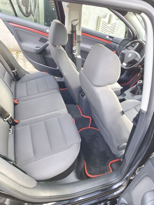Golf 5 Sportline 2.0 TDI – trapa, xenon, scaune încălzite!