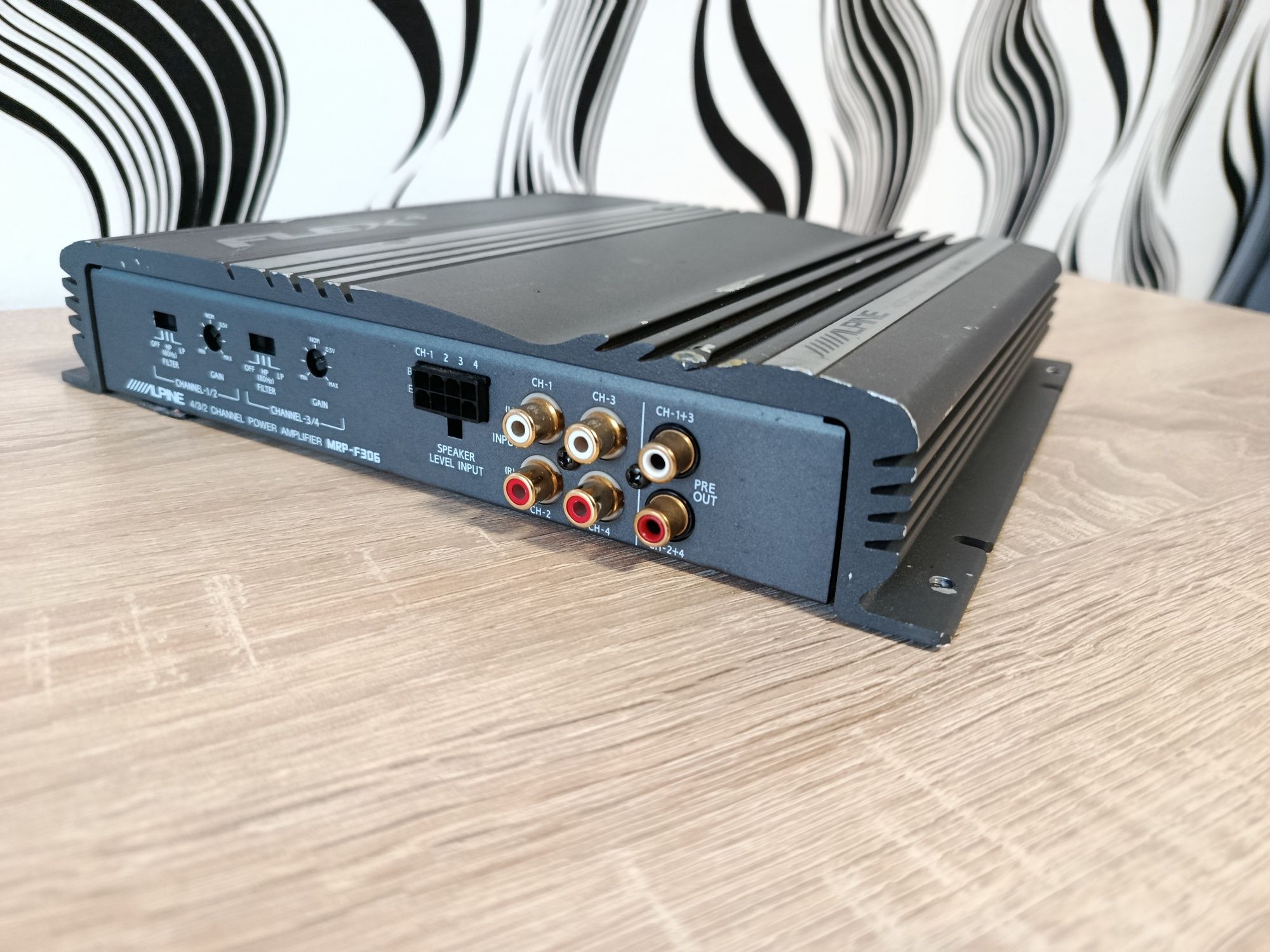 Усилвател Alpine MRP-F306
