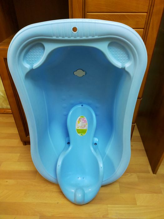 Продам детскую ванну голубого цвета.