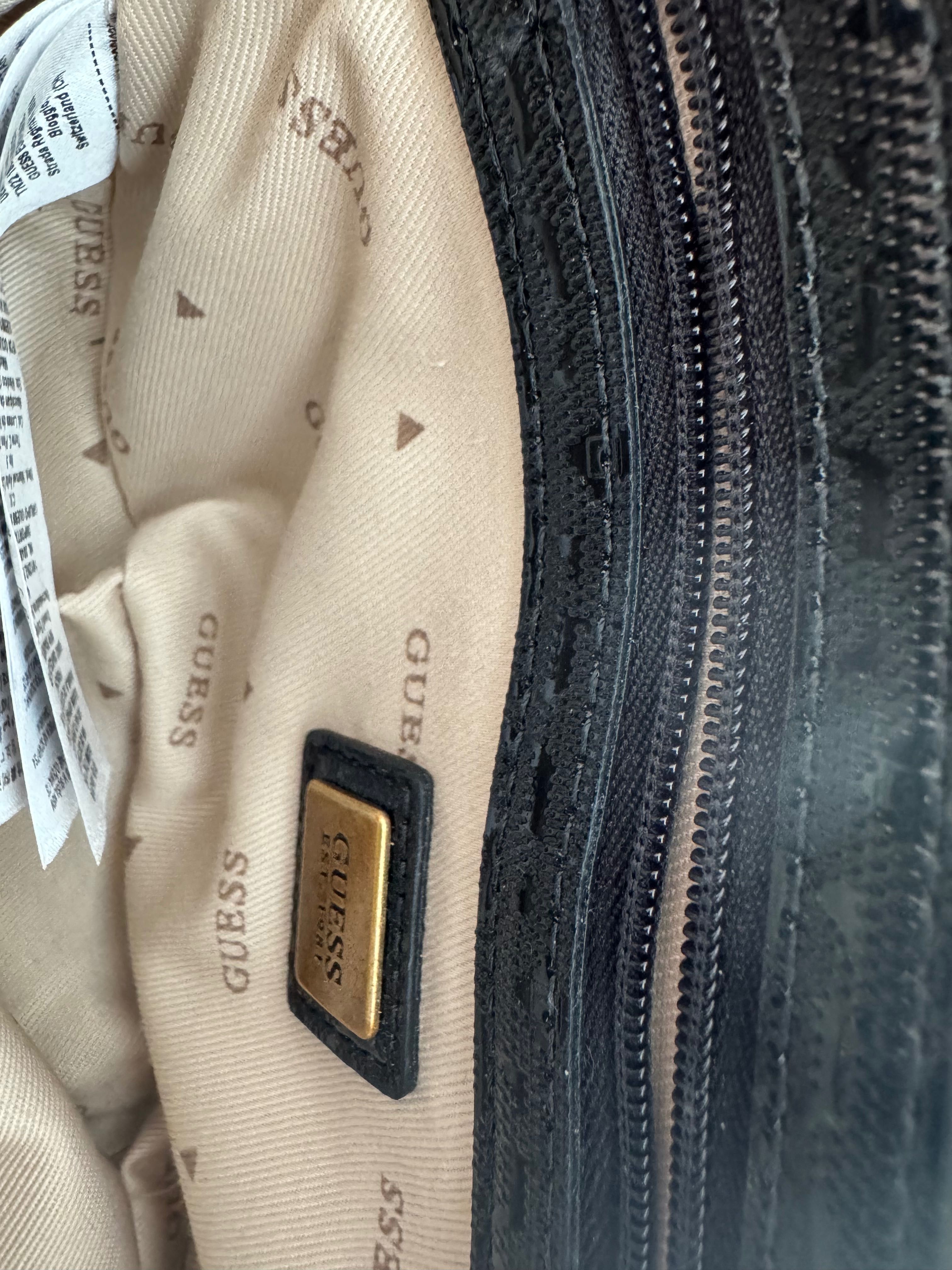 Дамска чанта Guess - малка, черна