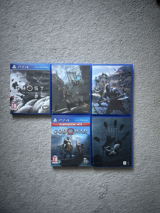 PS5 с игри, зареждаща станция и контролер