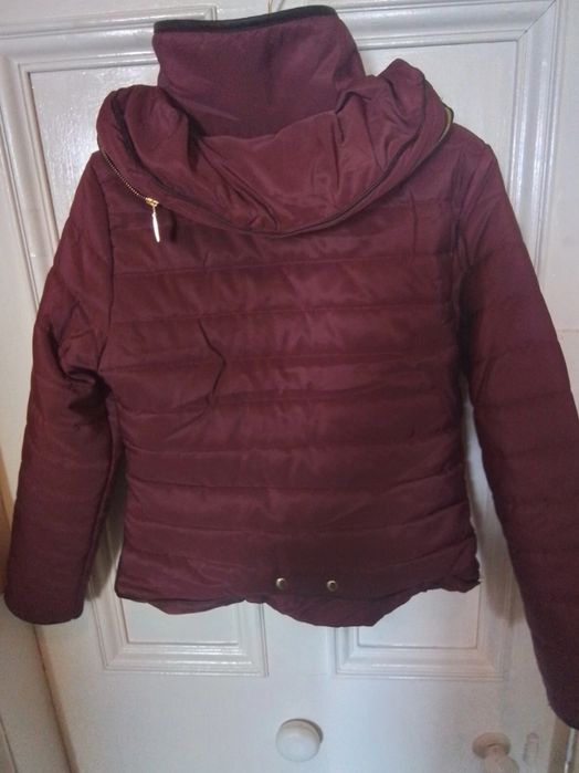 Ново с етикет винено късо яке с качулка S размер