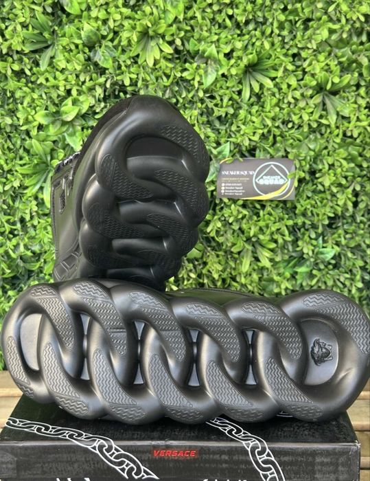 Versace Chain Reaction Black