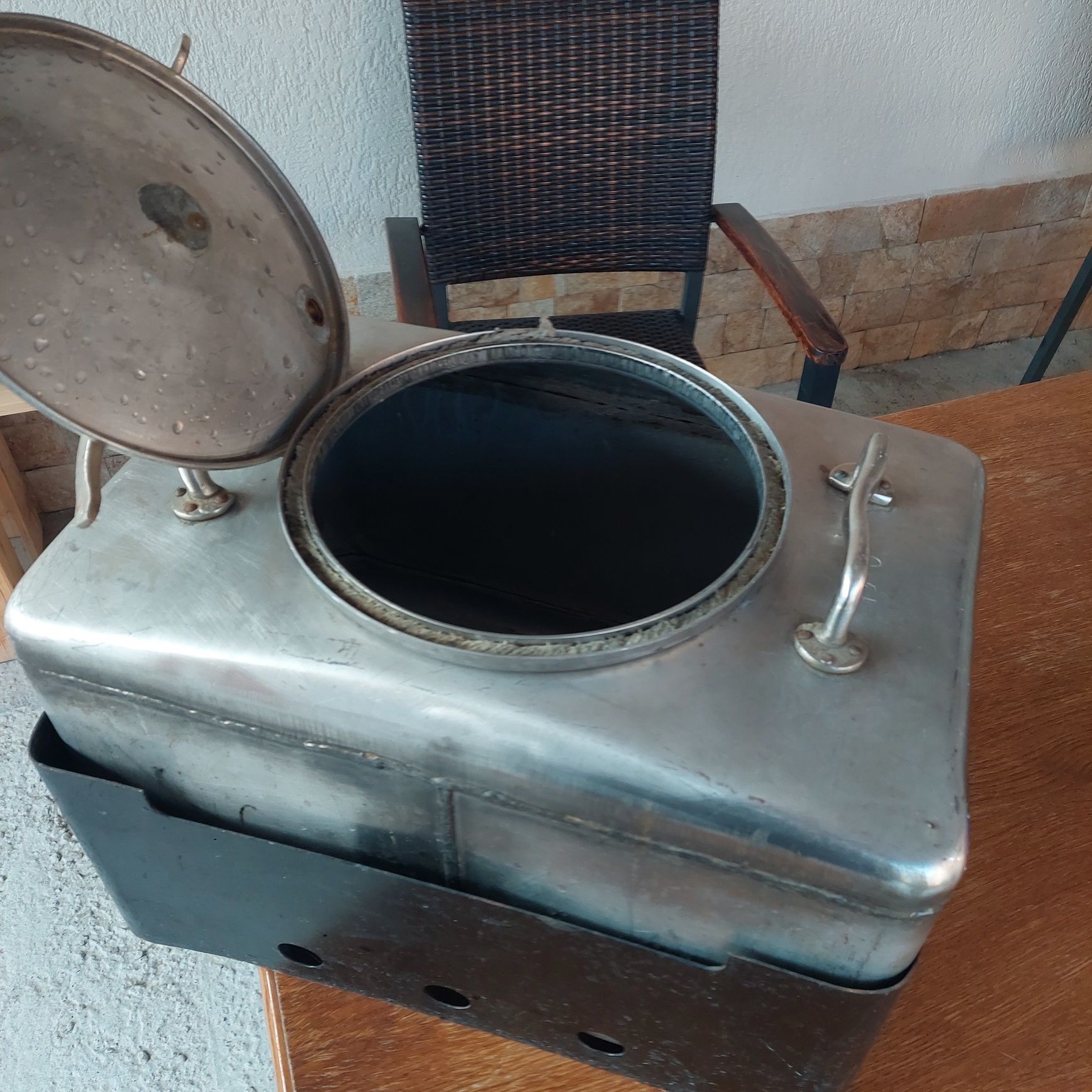 Vas inox sub presiune