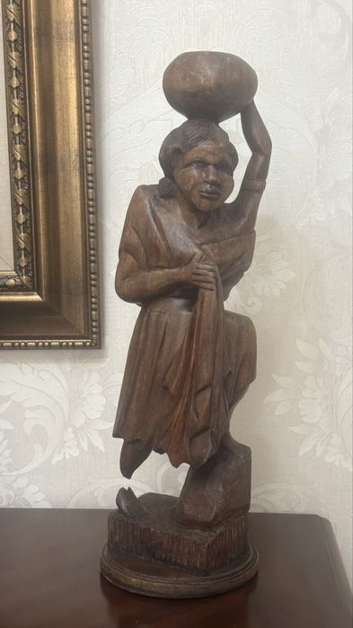 Vând sculpturi din lemn.