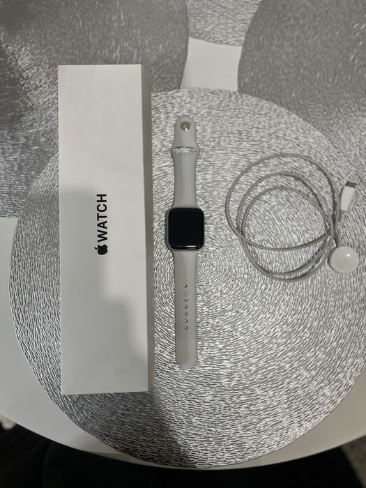 Часы Apple Watch SE 44mm