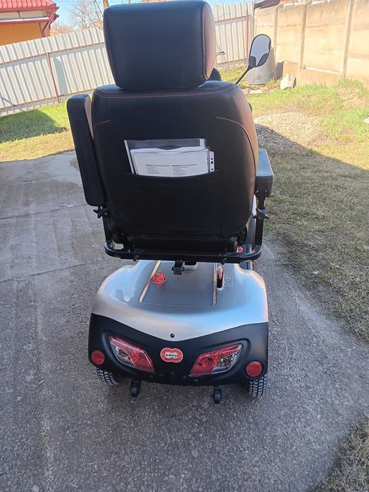 Scuter electric  cu 2 baterii de 12v 80Ah  viteza  maxima 10 km/h