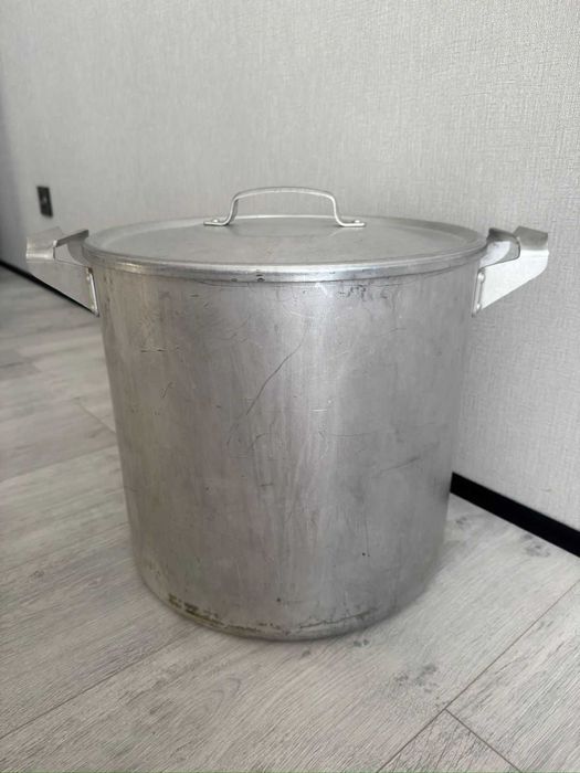 Продам алюминиевую кастрюлю