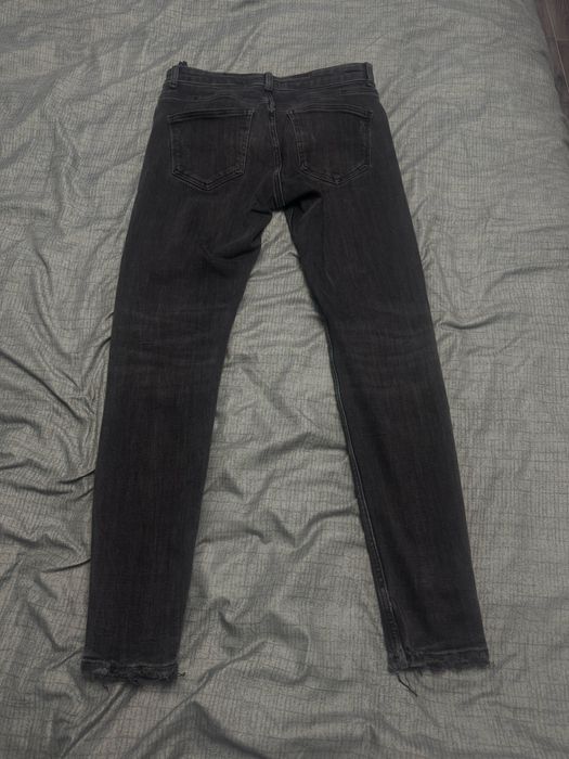 Vând blugi ZARA negociabil
