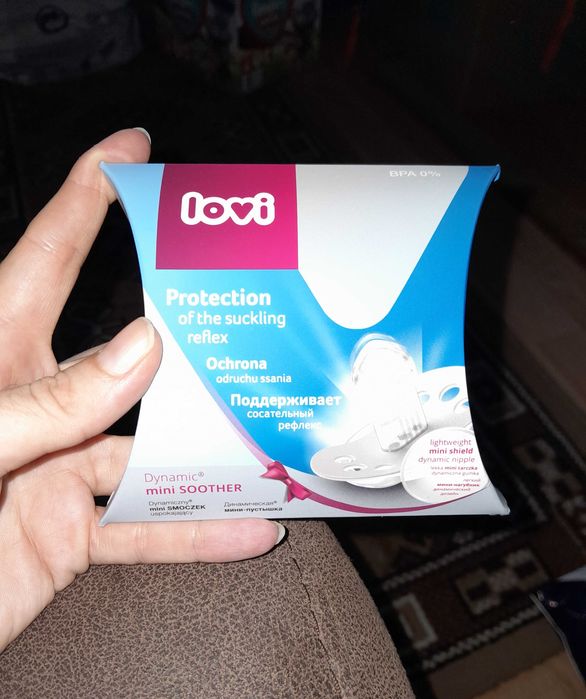 Set nou-nout: 2 biberoane anti-colici + 2 suzete + 3 sudocrem