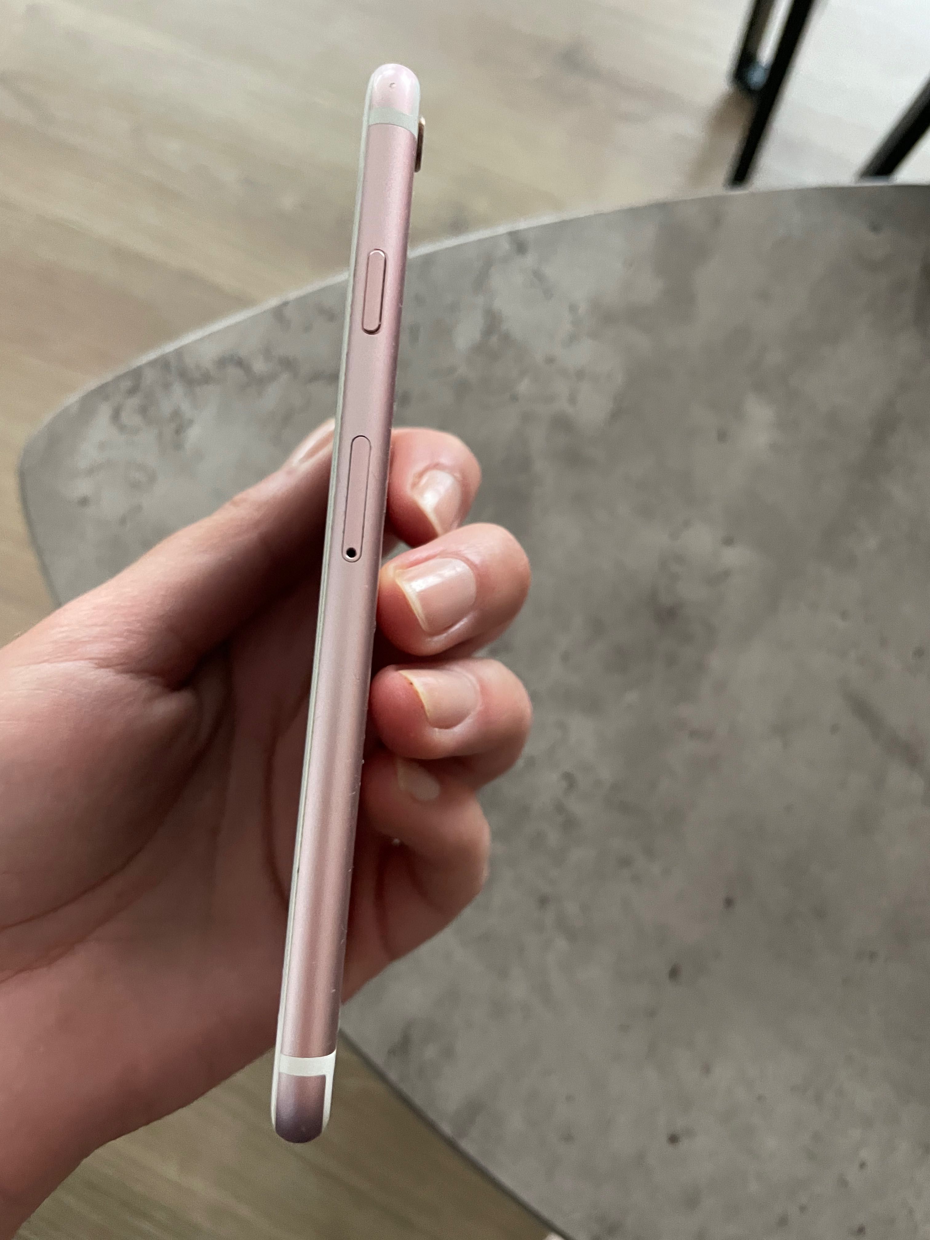 Vand iPhone 6s rosé, in stare excelenta