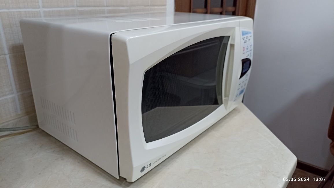 Продам микроволновую печь LG