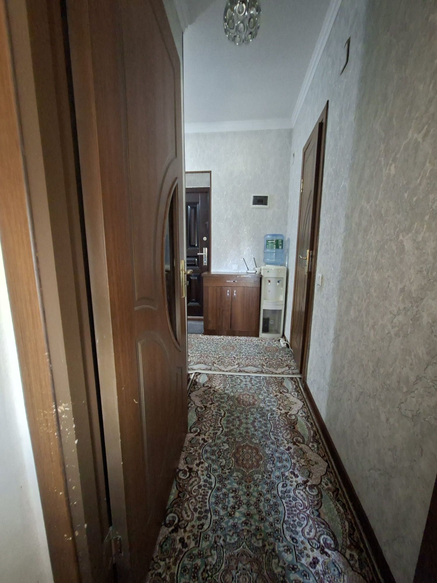 Янгихаётда 2 хоналик уй сотилади метро 2 беуатда