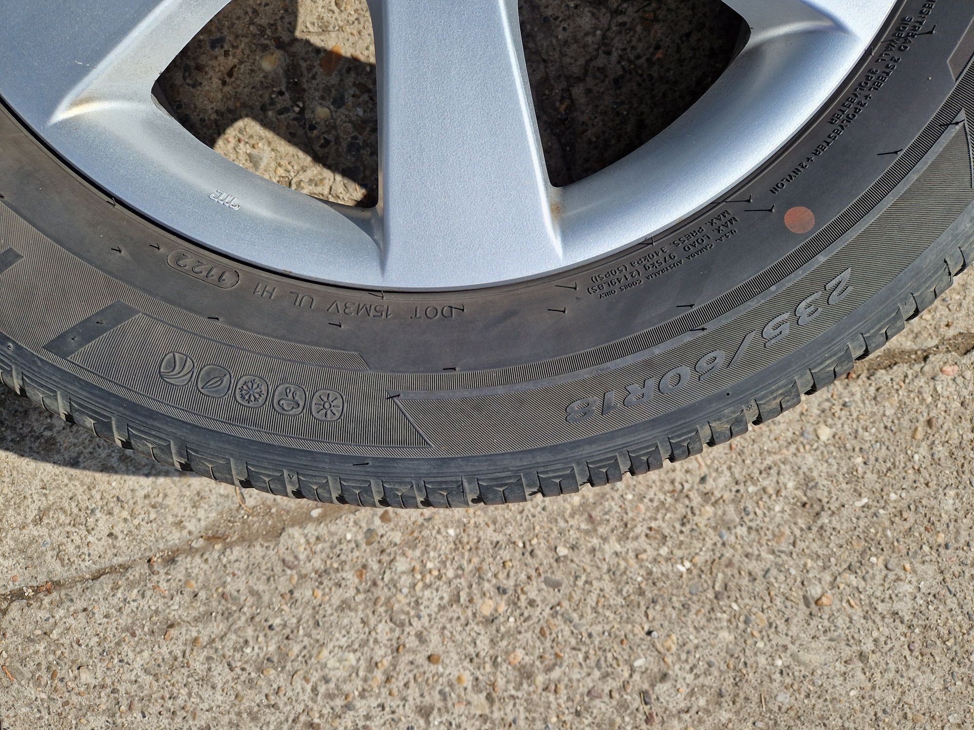Продавам джанти с гуми за Хюндай Санта Фе 235/60R18