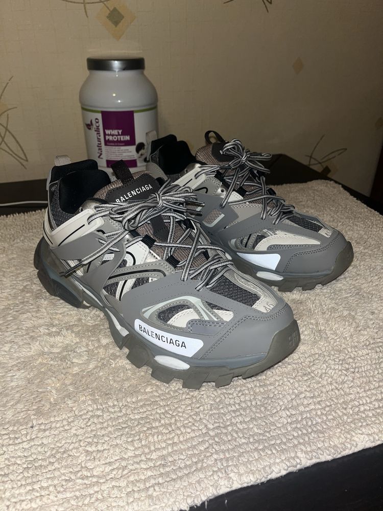 Balenciaga track спешно!