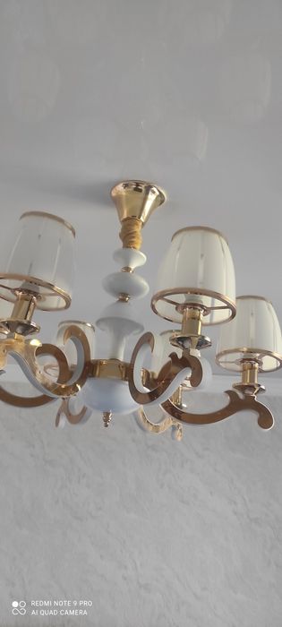 Продаю люстру. В отличном состоянии.