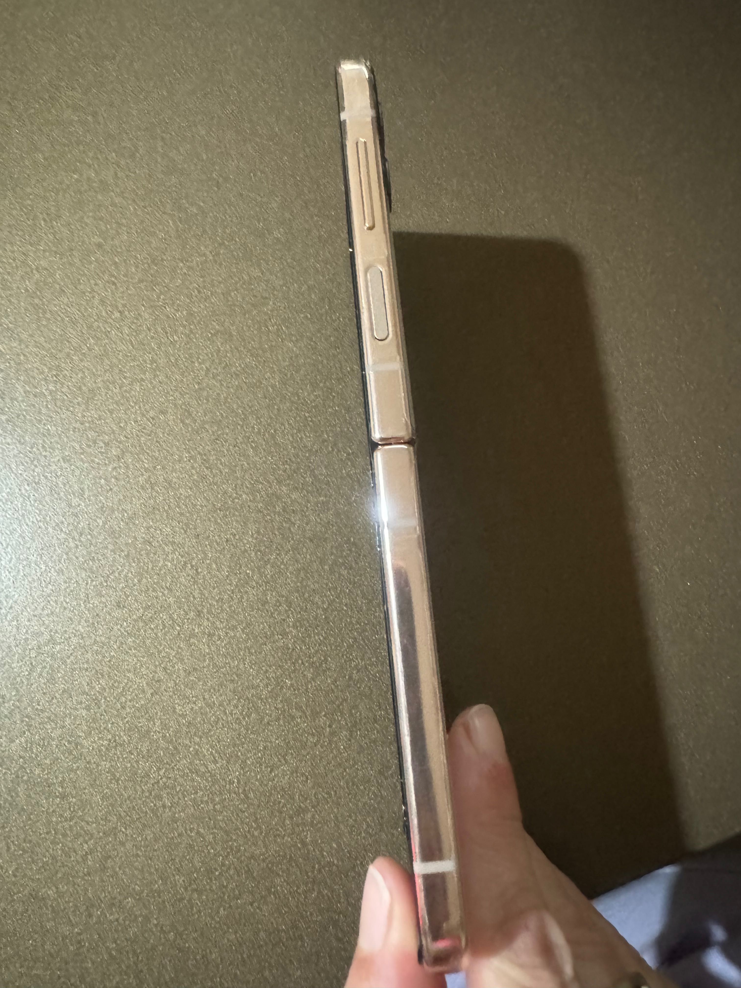 Продавам Samsung Zet flip 4