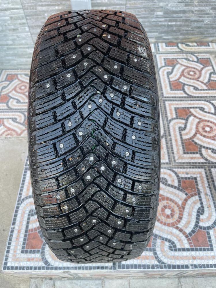 Легковая шина зимняя шипованная Continental IceContact 3 215/55 R17