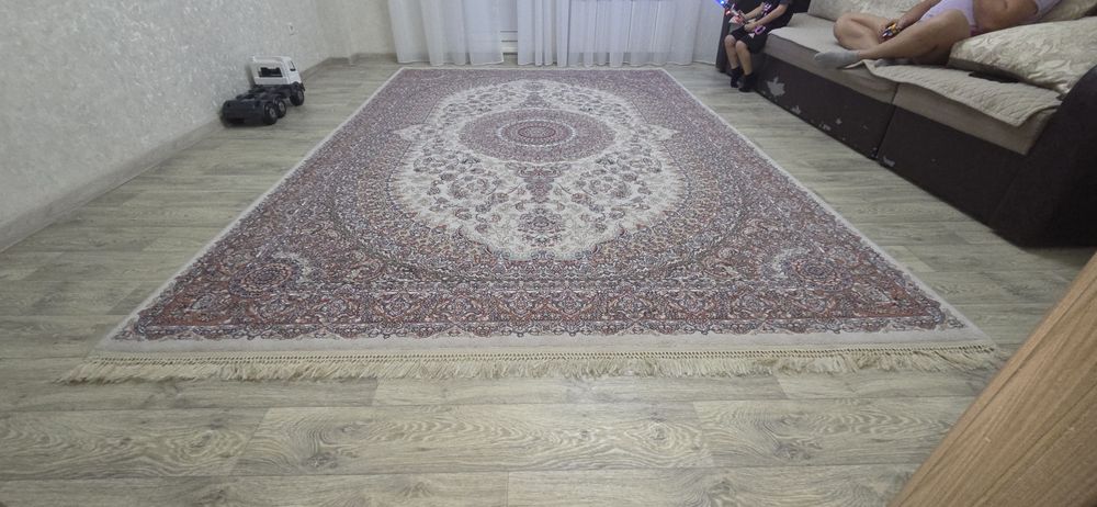 Ковёр б/у бело коричневый