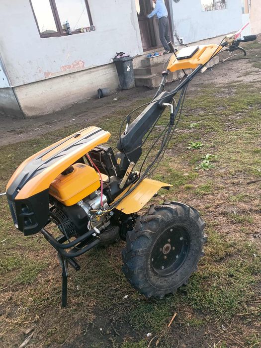vând motocultor progarden 18 cp puțin folosit