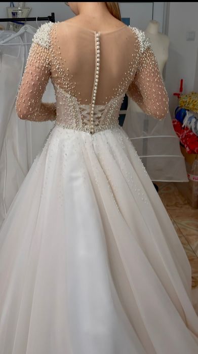 Rochie de mireasă deosebită, cu perle si pietre