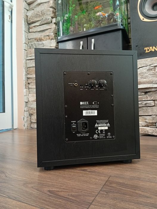 Активен субуфер KEF C-4